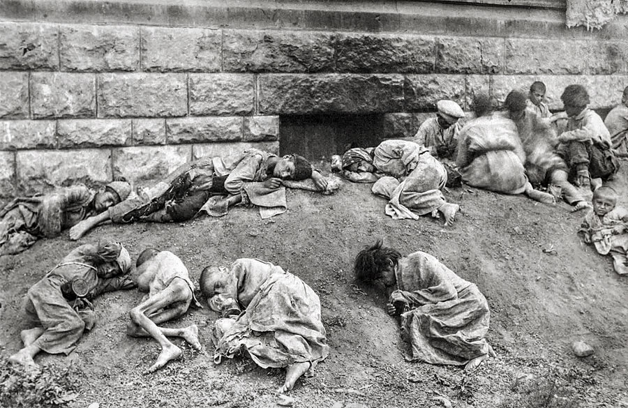 Dakloze Armeense weeskinderen