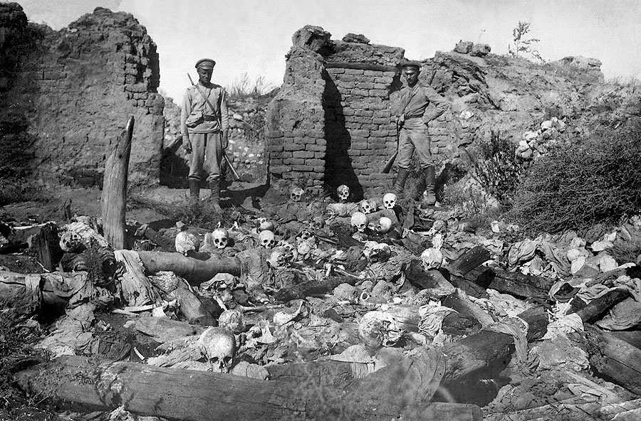 Overblijfselen van vermoorde Armeniërs in het dorp Sheykhalan in Oost-Anatolië